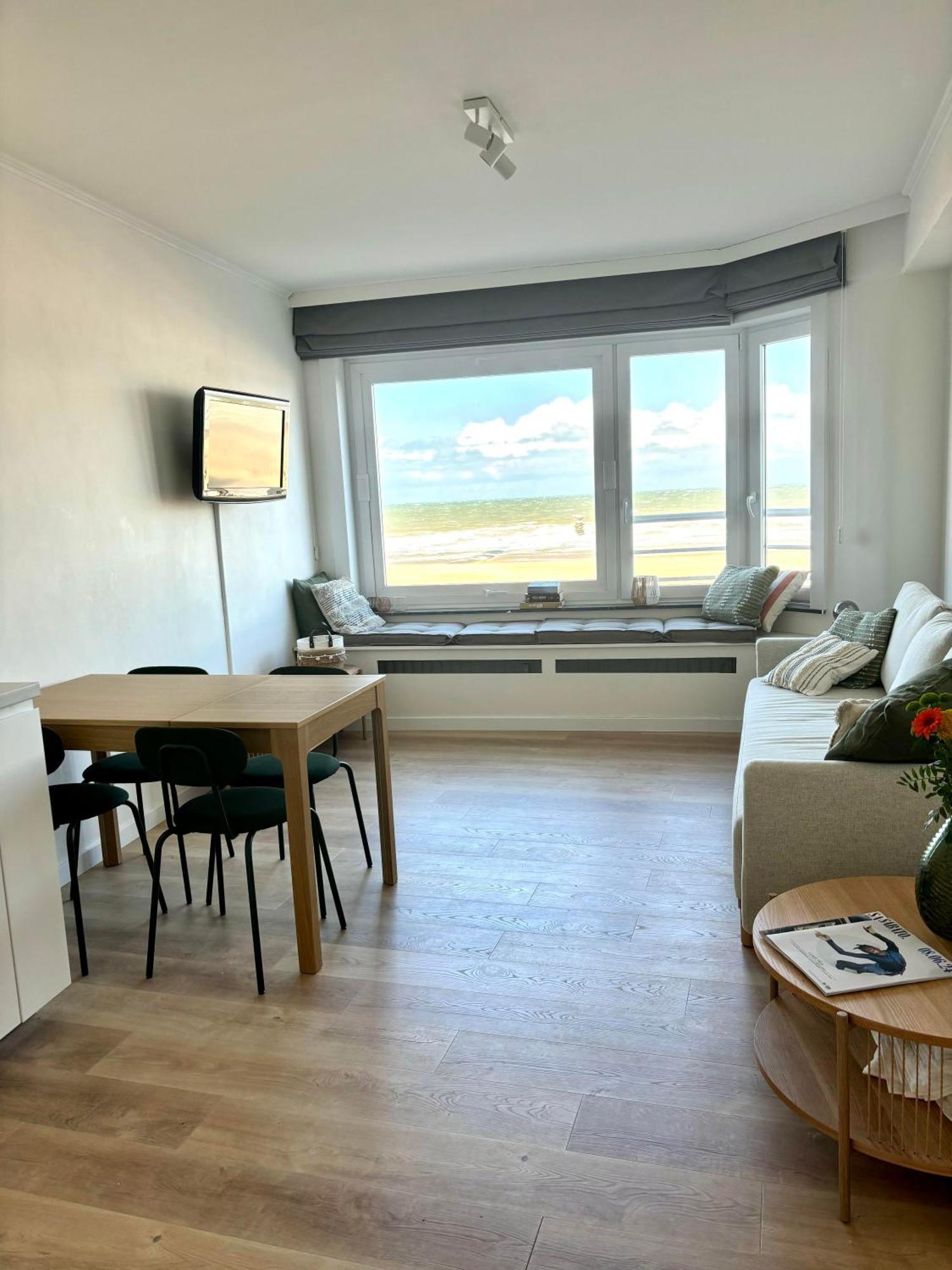 La Brise Et La Mer- Frontaal Zeezicht! Appartement Oostende